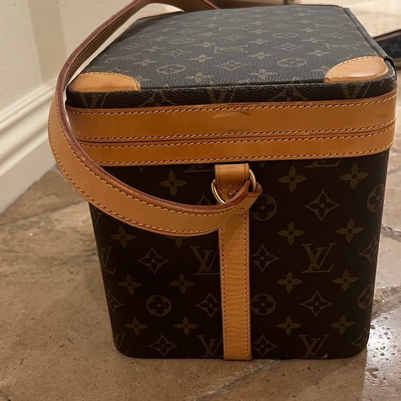 AUTHENTIC vintage Louis Vuitton Monogram Vanity Box with Gold Accents! 💛 - Picture 6 of 16